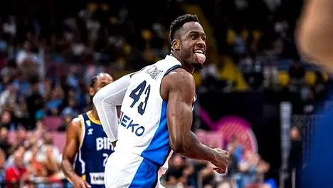 NBA转会季：勇士队瞄准雄鹿新星波蒂斯，锋线升级交易传闻升温